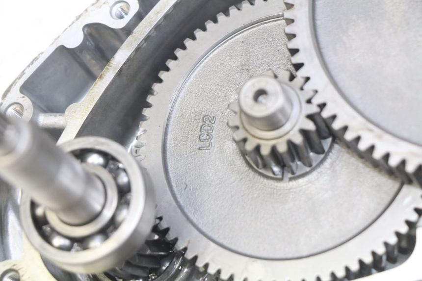 photo de TRANSMISIÓN DE LA RUEDA KYMCO AGILITY 16+ 4T 50 (2018 - 2023) - Primer plano técnico