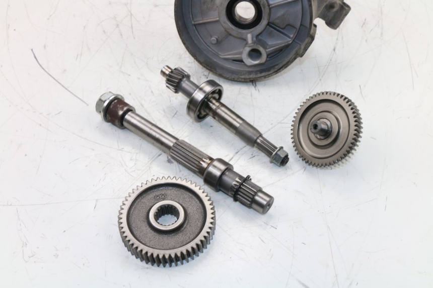 photo de RUEDA TRASERA ENGRANAJES BAOTIAN BT 49 QT-9 50 (2006 - 2010) - Detalles de los puntos de fijación