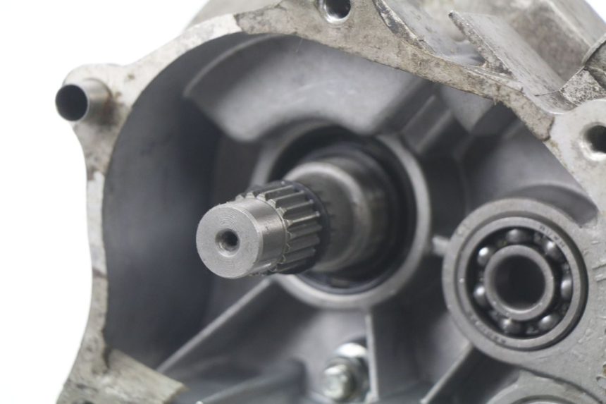 photo de RUEDA TRASERA ENGRANAJES BENZHOU YY50QT31 VINTAGE 50 (2009 - 2012) - Detalles de los puntos de fijación