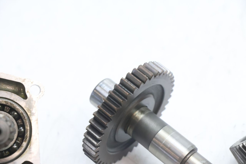 photo de TRANSMISIÓN DE LA RUEDA MBK BOOSTER SPIRIT 50 (2004 - 2017) - Primer plano técnico