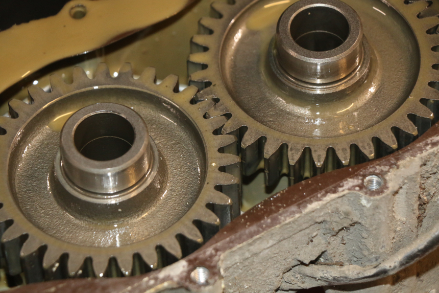 photo de TRANSMISIÓN DE LA RUEDA SUZUKI BURGMAN 650 (2002 - 2004) - Zoom sobre los componentes