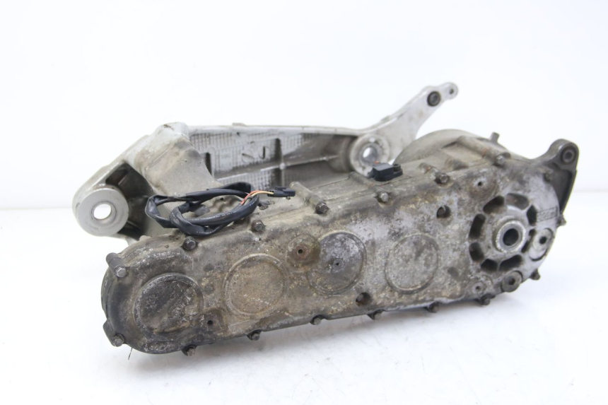 photo de TRANSMISIÓN DE LA RUEDA SUZUKI BURGMAN 650 (2002 - 2004) - Primer plano técnico