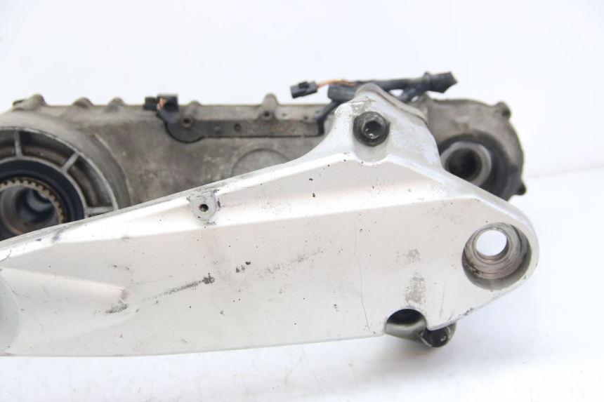 photo de TRANSMISIÓN DE LA RUEDA SUZUKI BURGMAN 650 (2002 - 2004) - Detalles de los puntos de fijación