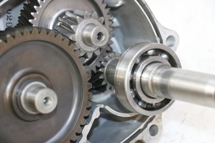 photo de TRANSMISIÓN DE LA RUEDA SUZUKI BURGMAN 125 (2007 - 2014) - Zoom estado de uso