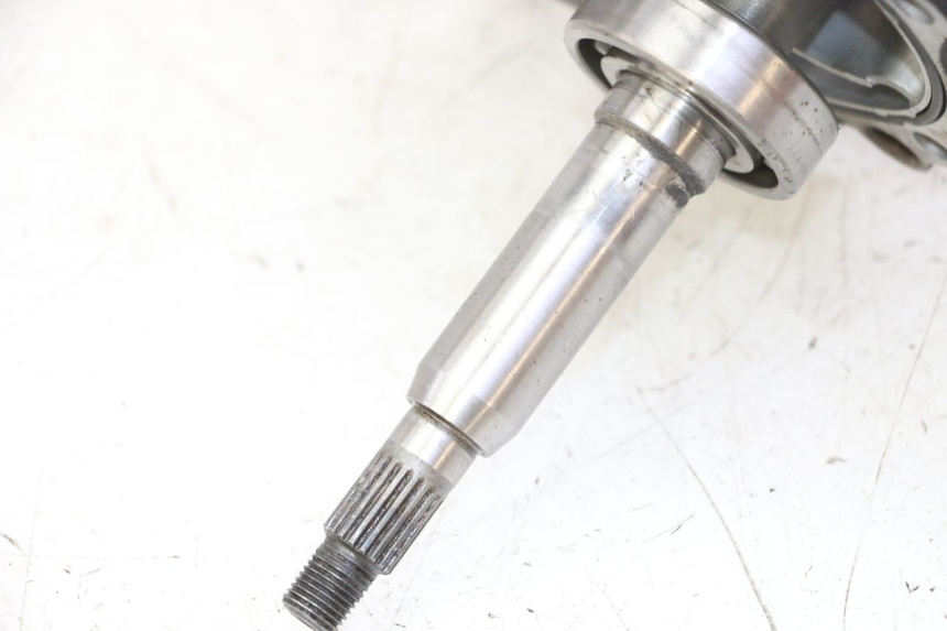 photo de TRANSMISIÓN DE LA RUEDA SUZUKI BURGMAN 125 (2007 - 2014) - Primer plano técnico