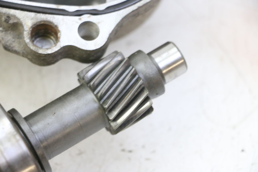 photo de TRANSMISIÓN DE LA RUEDA SUZUKI BURGMAN 125 (2007 - 2014) - Zoom sobre los componentes