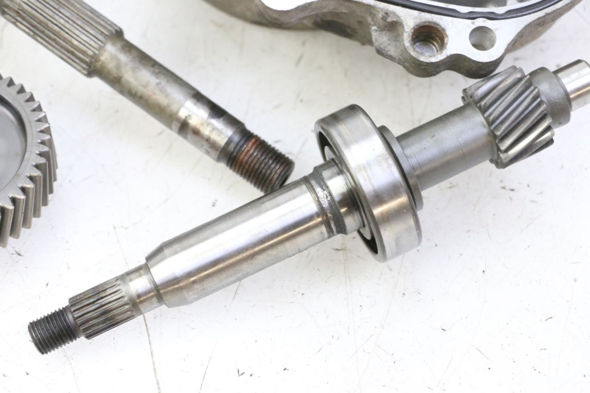 photo de TRANSMISIÓN DE LA RUEDA SUZUKI BURGMAN 125 (2007 - 2014) - Primer plano de alta resolución