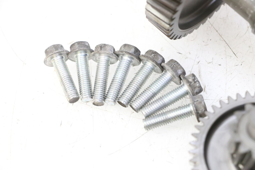 photo de TRANSMISIÓN DE LA RUEDA SUZUKI BURGMAN 125 (2007 - 2014) - Enfoque en la estructura