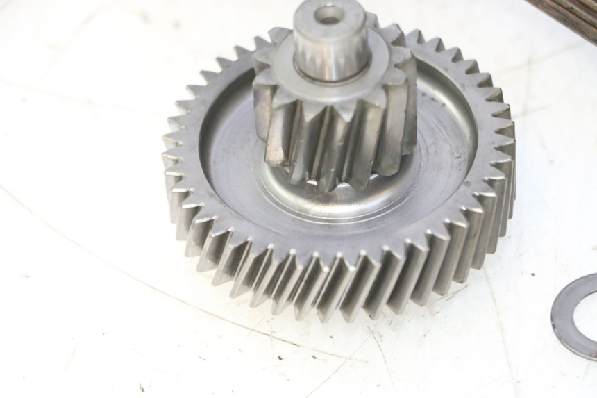 photo de TRANSMISIÓN DE LA RUEDA SUZUKI BURGMAN 125 (2007 - 2014) - Primer plano de alta resolución
