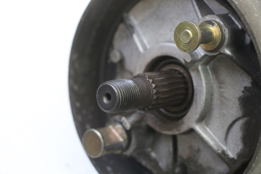 photo de RUEDA TRASERA ENGRANAJES ORCAL CAVARO 4T 50 (2019 - 2023) - Primer plano técnico