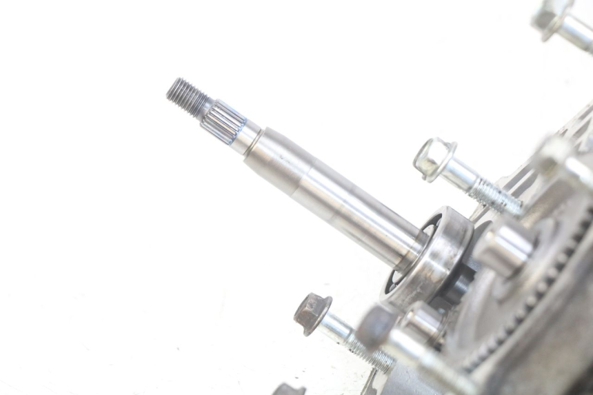 photo de TRANSMISIÓN DE LA RUEDA SYM CROX 4T 50 (2016 - 2023) - Primer plano técnico