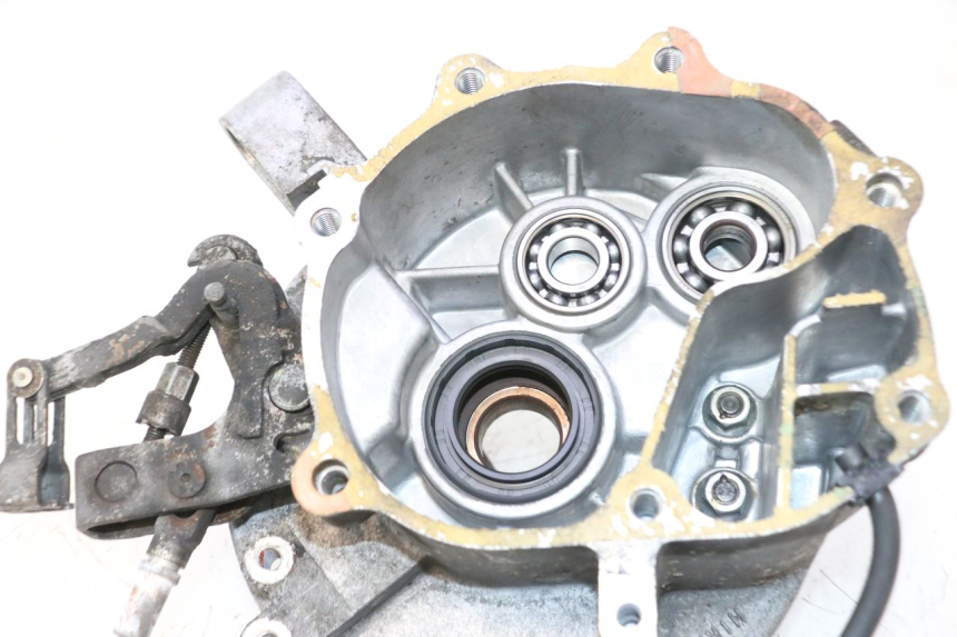 photo de RUEDA TRASERA ENGRANAJES HONDA FES PANTHEON 2T 125 (1998 - 2002) - Enfoque en la estructura
