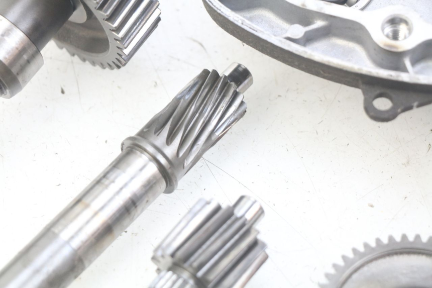 photo de TRANSMISIÓN DE LA RUEDA HONDA FES PANTHEON 125 (2003 - 2007) - Características distintivas