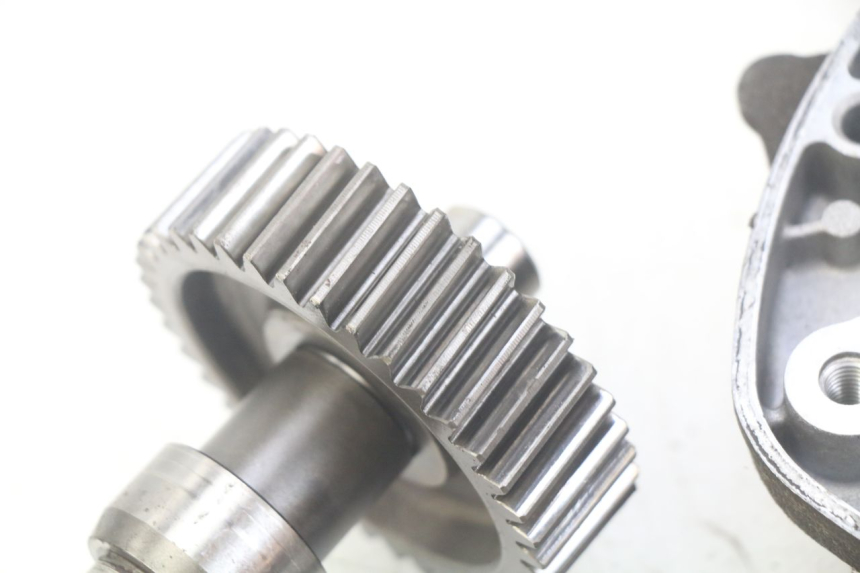 photo de TRANSMISIÓN DE LA RUEDA HONDA FES PANTHEON 125 (2003 - 2007) - Zoom sobre los componentes