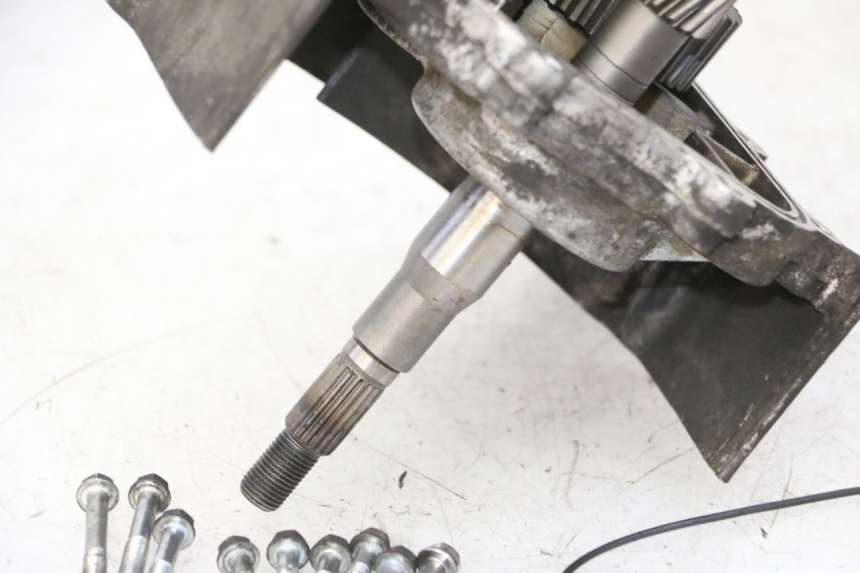 photo de RUEDA TRASERA ENGRANAJES DAELIM HISTORY 125 (2001 - 2002) - Primer plano técnico