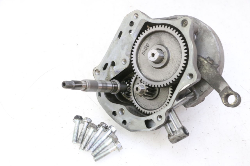 photo de RUEDA TRASERA ENGRANAJES KYMCO LIKE 4T 50 (2019 - 2025) - Primer plano técnico