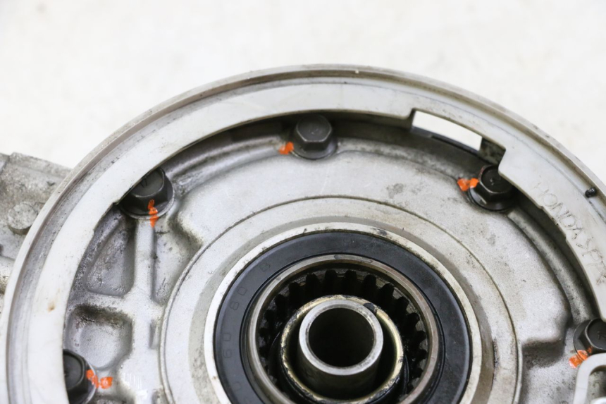 photo de RUEDA TRASERA ENGRANAJES HONDA NTV DEAUVILLE 650 (2001 - 2006) - Detalle de la pieza