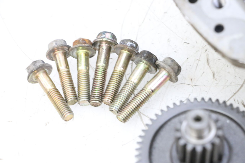 photo de RUEDA TRASERA ENGRANAJES SYM ORBIT 2 50 (2008 - 2014) - Primer plano de alta resolución