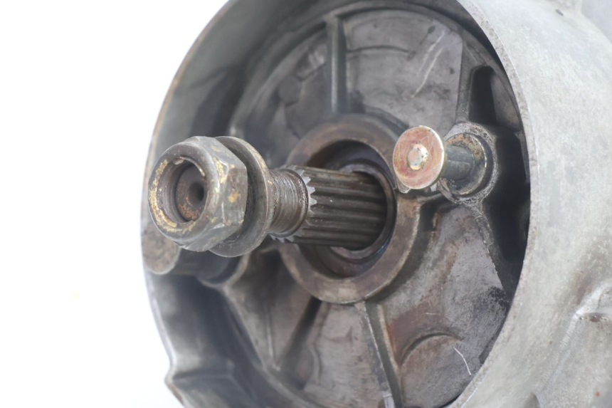 photo de RUEDA TRASERA ENGRANAJES SYM ORBIT III 3 4T 50 (2021 - 2025) - Primer plano técnico