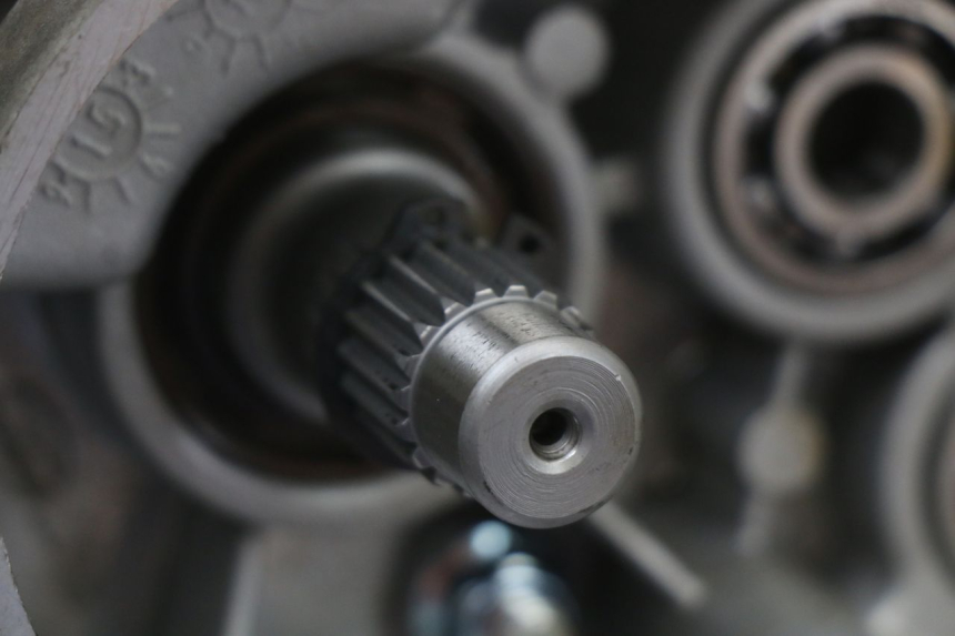 photo de RUEDA TRASERA ENGRANAJES EUROCKA R8 4T 50 (2013 - 2022) - Primer plano técnico