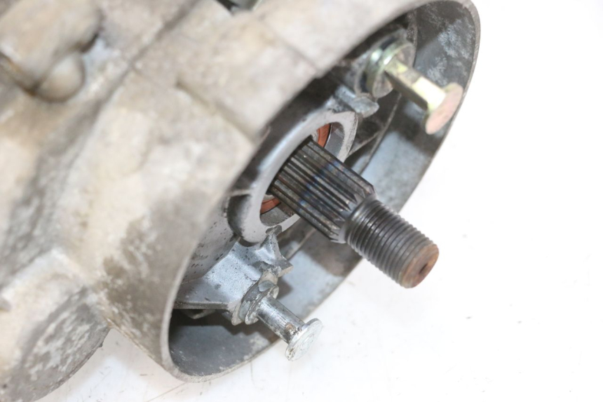 photo de RUEDA TRASERA ENGRANAJES JM MOTORS SANTANA 50 (2014 - 2023) - Detalles de los puntos de fijación