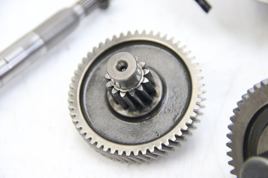 photo de TRANSMISIÓN DE LA RUEDA APRILIA SCARABEO 4T 50 (2009 - 2017) - Primer plano técnico