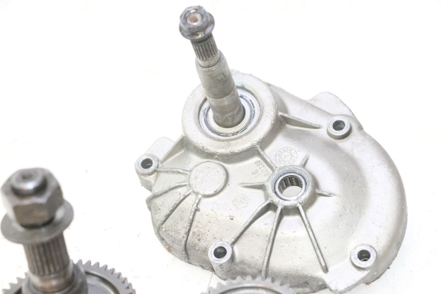 photo de TRANSMISIÓN DE LA RUEDA PIAGGIO TYPHOON 50 (1993 - 1999) - Detalles de los puntos de fijación