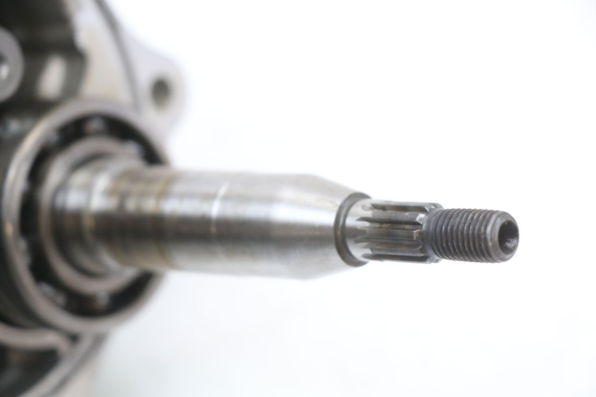 photo de RUEDA TRASERA ENGRANAJES SUZUKI UH BURGMAN 125 (2002 - 2006) - Primer plano técnico