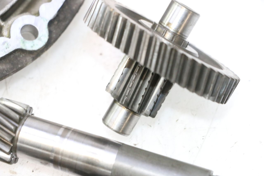 photo de TRANSMISIÓN DE LA RUEDA PIAGGIO X9 EVOLUTION 125 (2003 - 2007) - Primer plano técnico