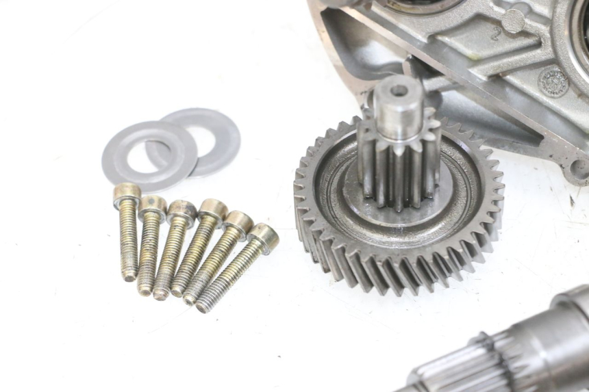 photo de TRANSMISIÓN DE LA RUEDA YAMAHA YP MAJESTY 125 (2002 - 2006) - Zoom sobre los componentes