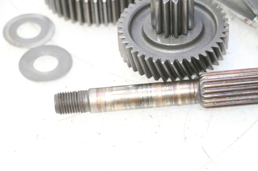 photo de TRANSMISIÓN DE LA RUEDA YAMAHA YP MAJESTY 125 (2002 - 2006) - Zoom sobre los componentes