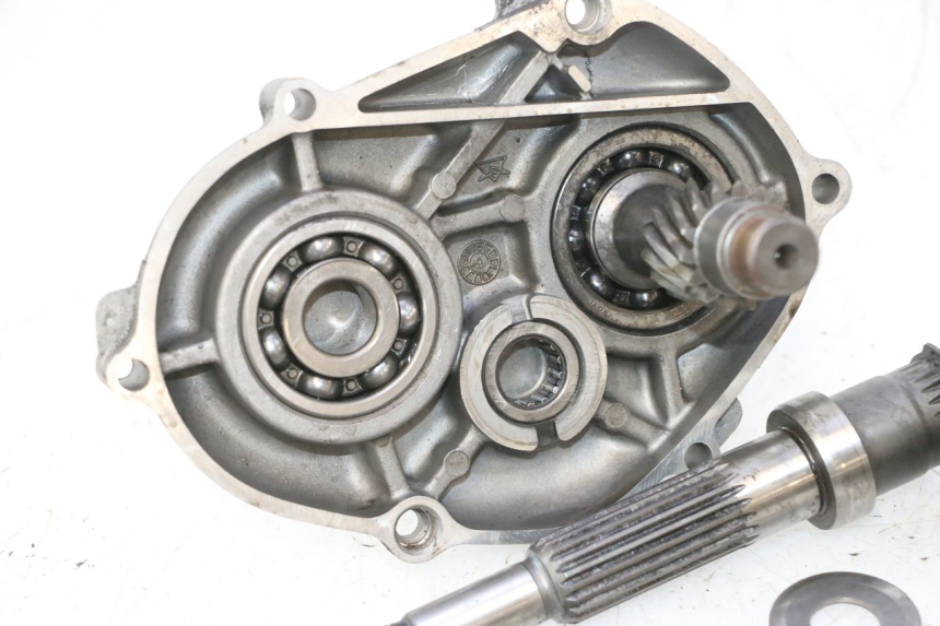 photo de TRANSMISIÓN DE LA RUEDA YAMAHA YP MAJESTY 125 (1998 - 2001) - Zoom sobre los componentes
