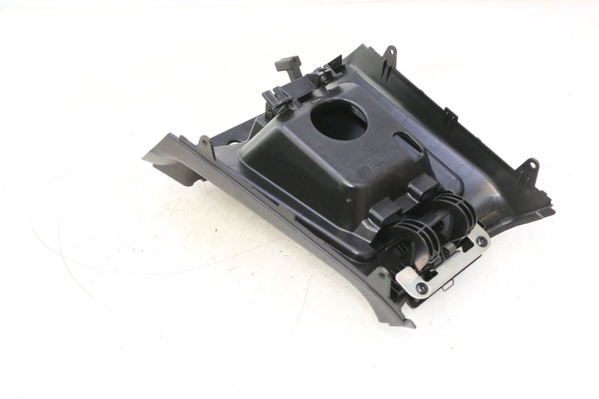photo de TANQUE CUBIERTA PIAGGIO MP3 HPE 530 (2022 - 2026) - Detalles de los puntos de fijación