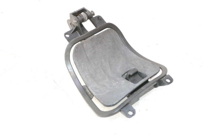 photo de TAPA DE COMBUSTIBLE YAMAHA XMAX X-MAX 125 (2006 - 2009) - Primer plano técnico