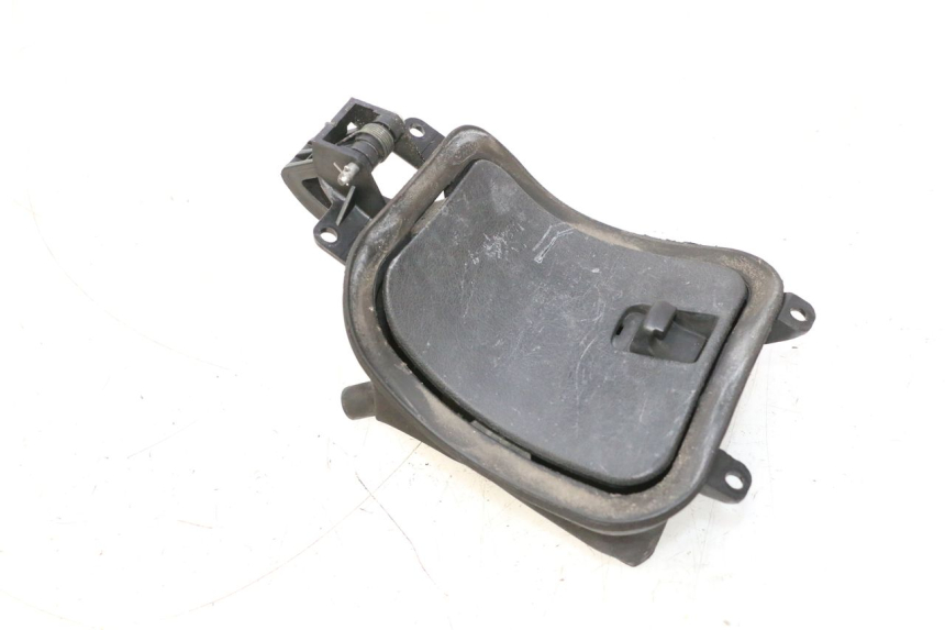 photo de TAPA DE COMBUSTIBLE YAMAHA XMAX X-MAX 125 (2006 - 2009) - Primer plano técnico