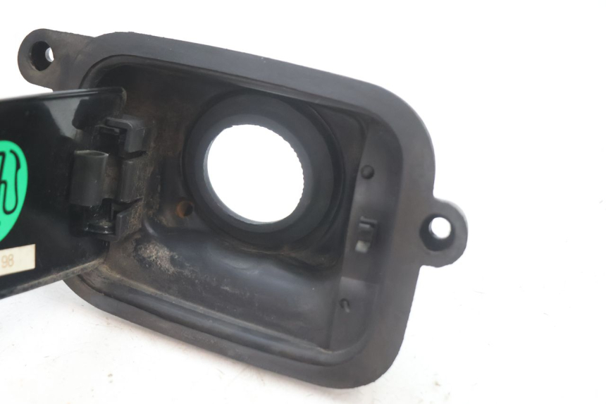 photo de TANQUE CUBIERTA YAMAHA YP MAJESTY 125 (2002 - 2006) - Detalles de los puntos de fijación