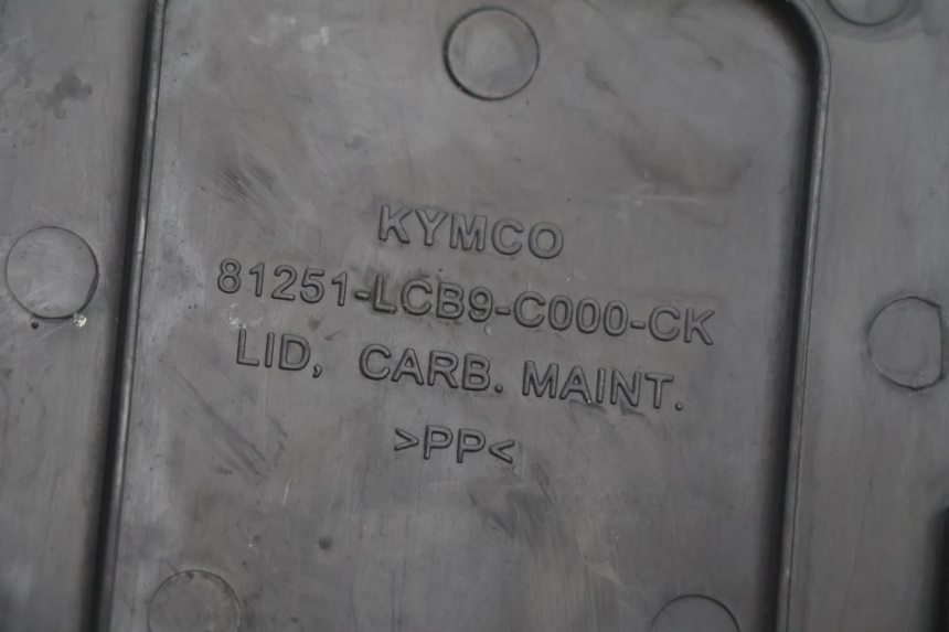 photo de TAPA DE INSPECCIÓN KYMCO AGILITY 4T 50 (2005 - 2018) - Primer plano técnico