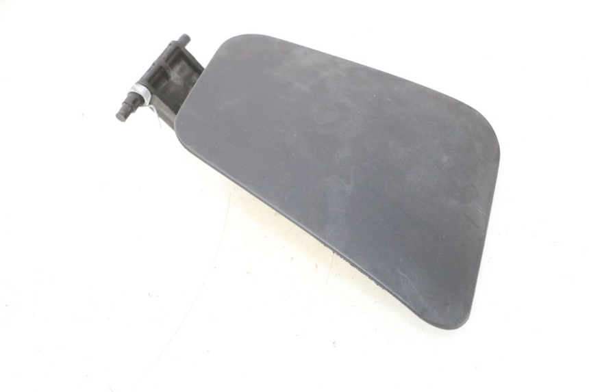 photo de TAPA DE INSPECCIÓN DELANTERA SUZUKI BURGMAN 125 (2007 - 2014) - Primer plano técnico