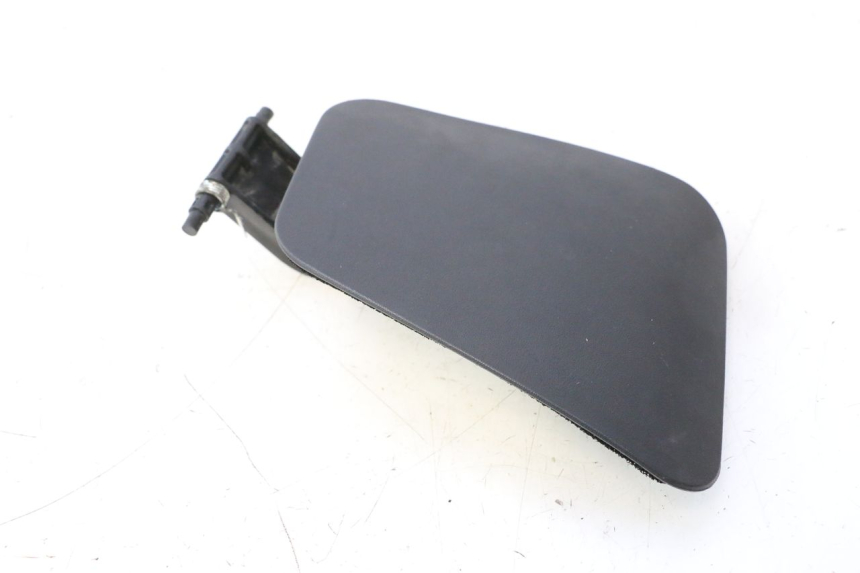 photo de TAPA DE INSPECCIÓN DELANTERA SUZUKI BURGMAN 125 (2007 - 2014) - Detalle de la pieza
