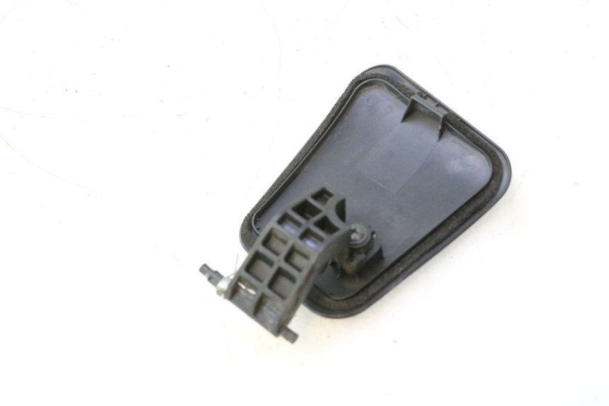 photo de TAPA DE INSPECCIÓN DELANTERA SUZUKI BURGMAN 125 (2007 - 2014) - Zoom estado de uso