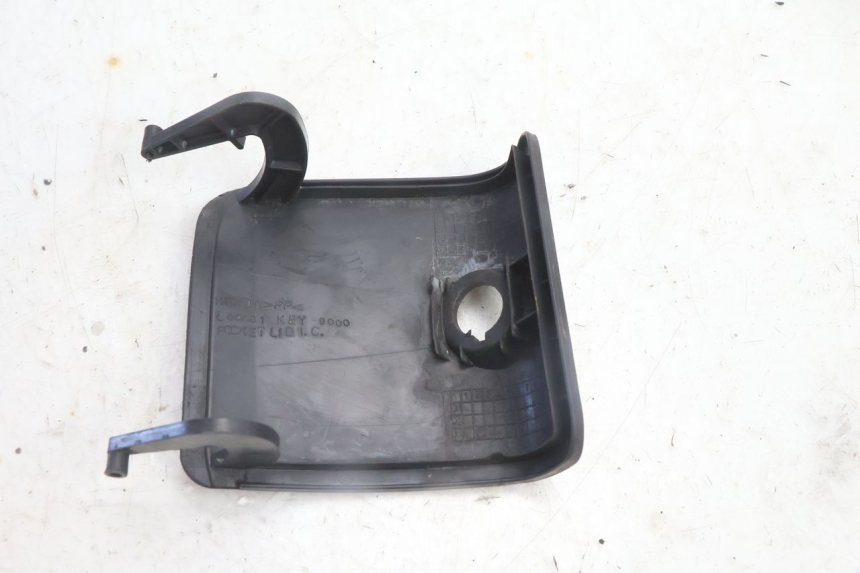 photo de TAPA FRONTAL  HONDA FES PANTHEON 2T 125 (1998 - 2002) - Detalle de la pieza