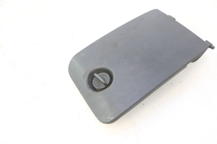 photo de TAPA DE INSPECCIÓN DELANTERA HONDA FES PANTHEON 125 (2003 - 2007) - Zoom estado de uso