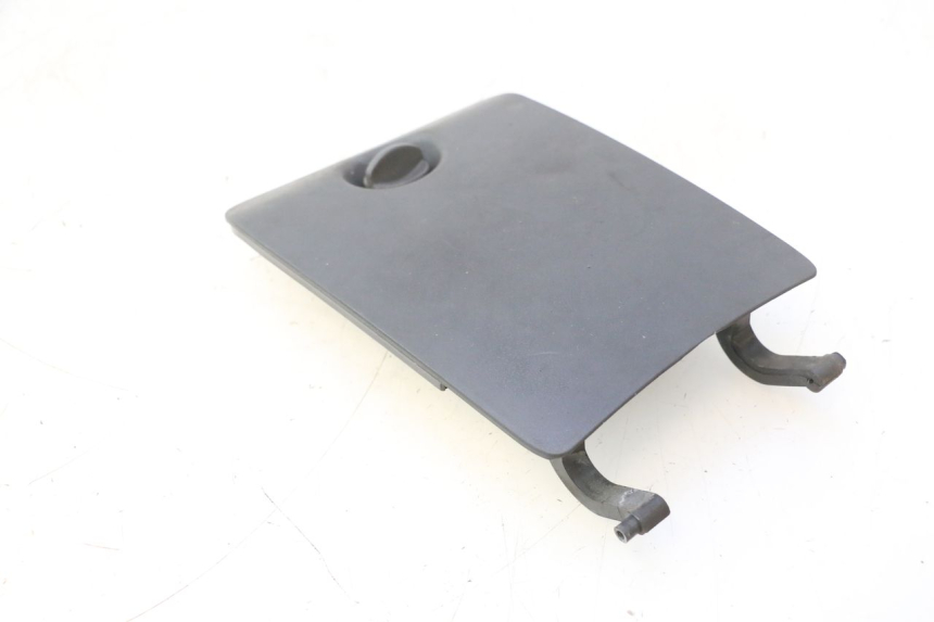 photo de TAPA DE INSPECCIÓN DELANTERA HONDA FES PANTHEON 125 (2003 - 2007) - Primer plano técnico