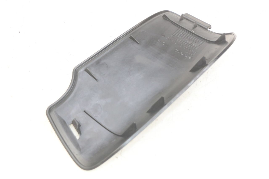 photo de TAPA DE INSPECCIÓN DERECHA PEUGEOT ELYSEO 125 (1999 - 2004) - Zoom estado de uso