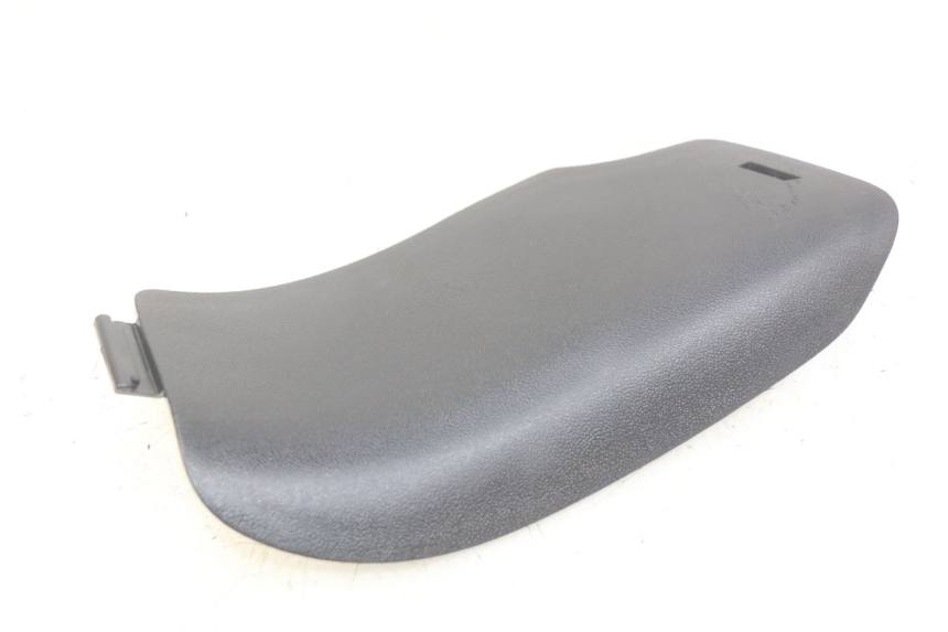 photo de TAPA DE INSPECCIÓN DERECHA PEUGEOT ELYSEO 125 (1999 - 2004) - Otra perspectiva