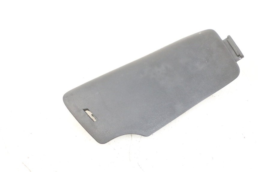 photo de TAPA DE INSPECCIÓN DERECHA PEUGEOT ELYSEO 125 (1999 - 2004) - Otra perspectiva