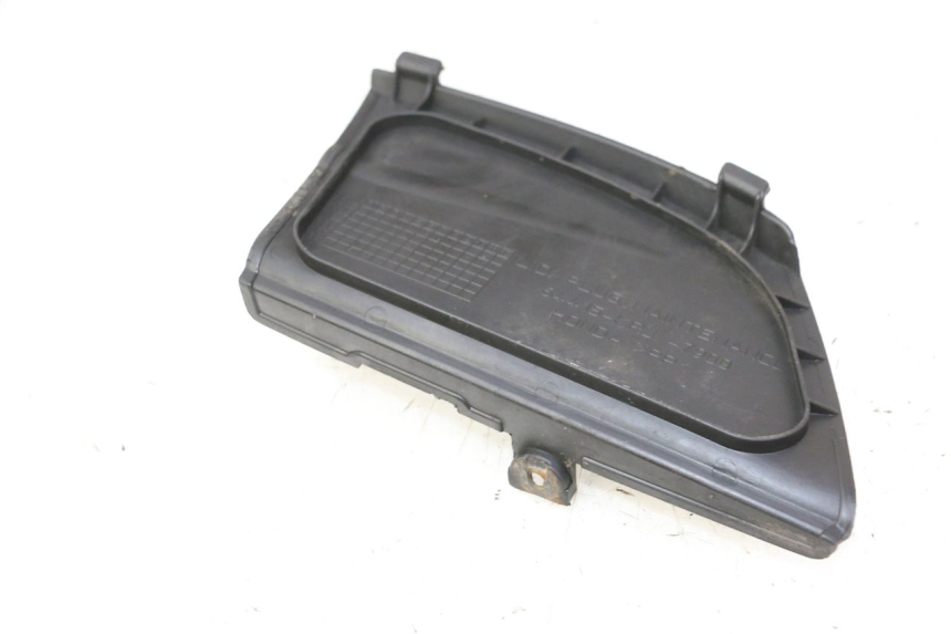 photo de TAPA DE INSPECCIÓN DERECHA HONDA FES S-WING SWING ABS 125 (2007 - 2015) - Detalle de la pieza