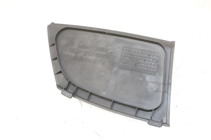photo de TAPA DE INSPECCIÓN DERECHA HONDA FES S-WING SWING ABS 125 (2007 - 2015) - Detalle de la pieza