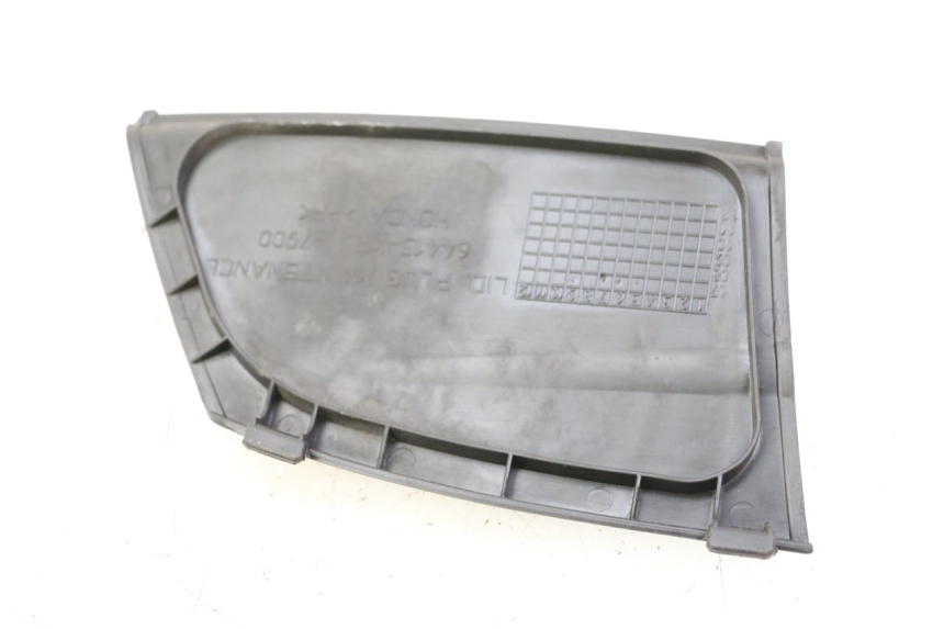 photo de TAPA DE INSPECCIÓN DERECHA HONDA FES S-WING SWING ABS 125 (2007 - 2015) - Detalle de la pieza