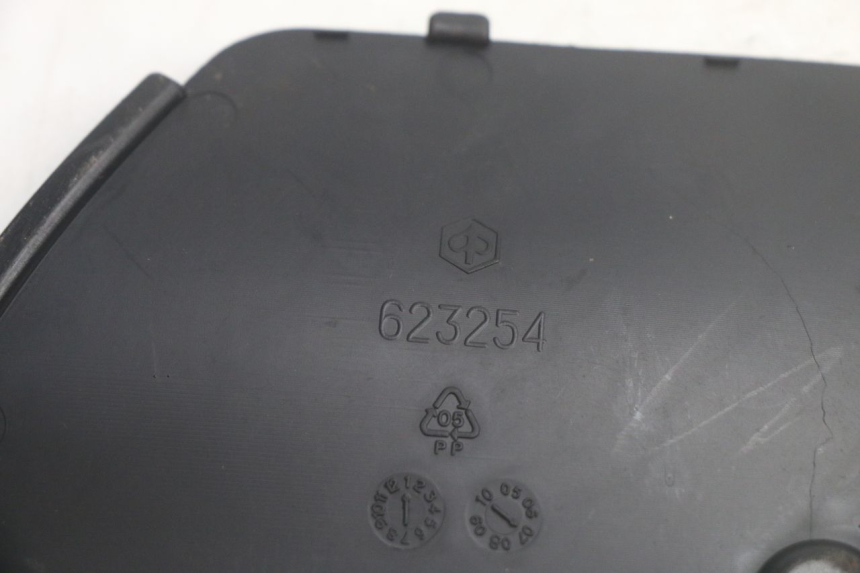 photo de TAPA DE INSPECCIÓN DERECHA PIAGGIO MP3 125 (2006 - 2014) - Otra perspectiva
